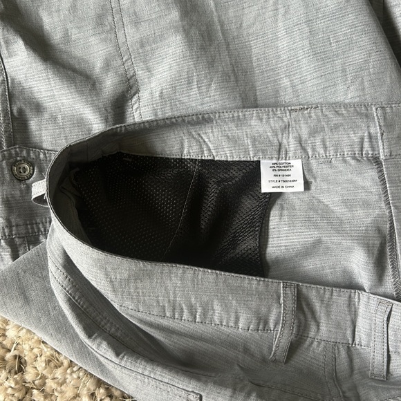 NWT!! Men’s Buckle Shorts - Picture 7 of 7